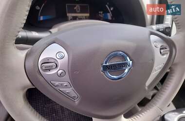 Хэтчбек Nissan Leaf 2012 в 