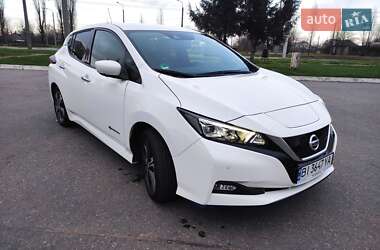 Хэтчбек Nissan Leaf 2019 в 