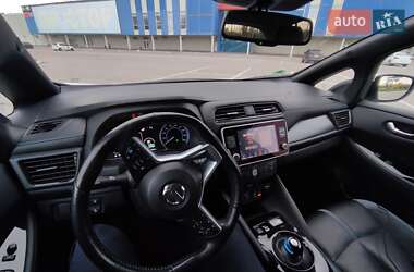 Хэтчбек Nissan Leaf 2019 в 