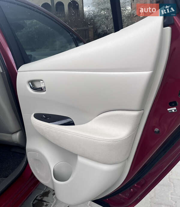 Хэтчбек Nissan Leaf 2012 в Львове