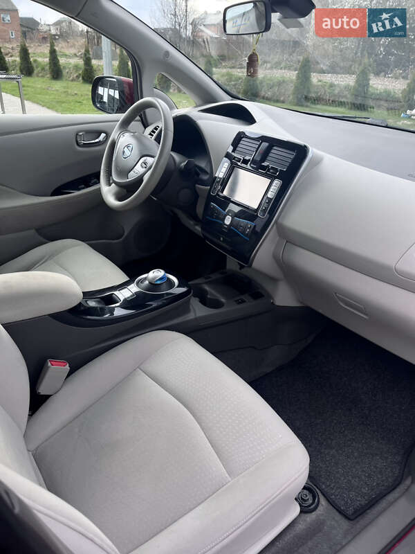 Хэтчбек Nissan Leaf 2012 в Львове