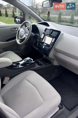 Хэтчбек Nissan Leaf 2012 в 