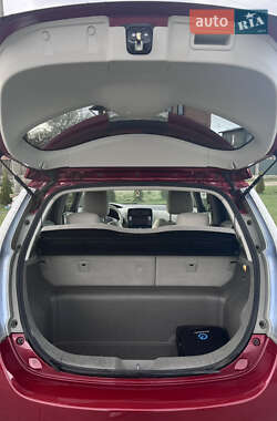 Хэтчбек Nissan Leaf 2012 в 