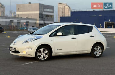 Хетчбек Nissan Leaf 2011 в 