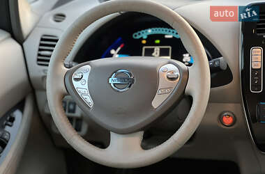 Хетчбек Nissan Leaf 2011 в 