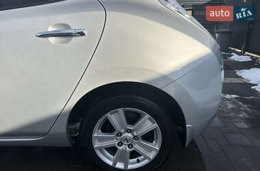 Хэтчбек Nissan Leaf 2017 в 