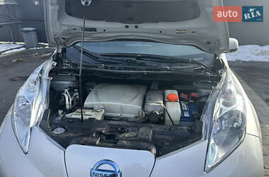 Хэтчбек Nissan Leaf 2017 в 