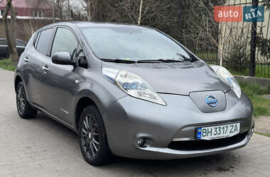 Хэтчбек Nissan Leaf 2012 в 