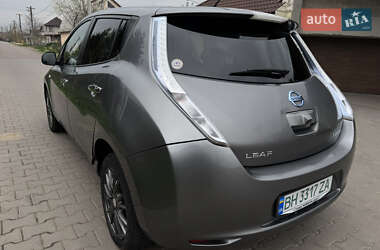 Хэтчбек Nissan Leaf 2012 в 