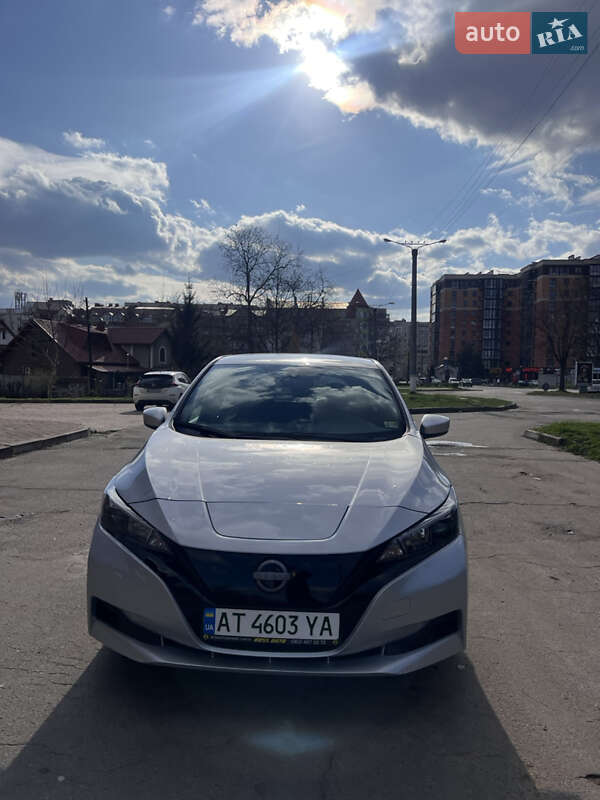Хэтчбек Nissan Leaf 2023 в Калуше