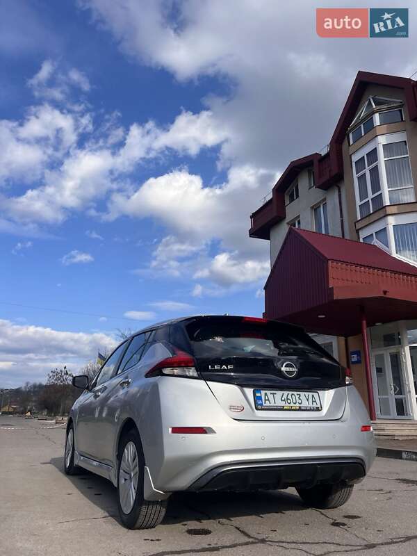 Хэтчбек Nissan Leaf 2023 в Калуше