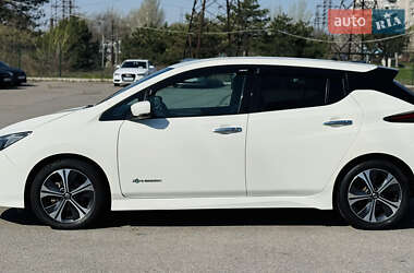 Хетчбек Nissan Leaf 2019 в 