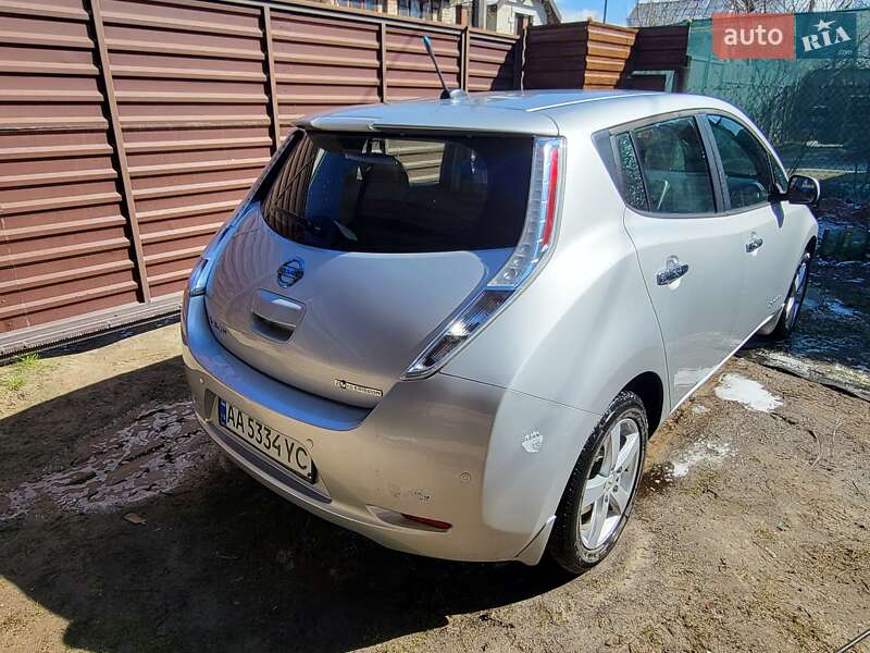 Хэтчбек Nissan Leaf 2013 в Киеве