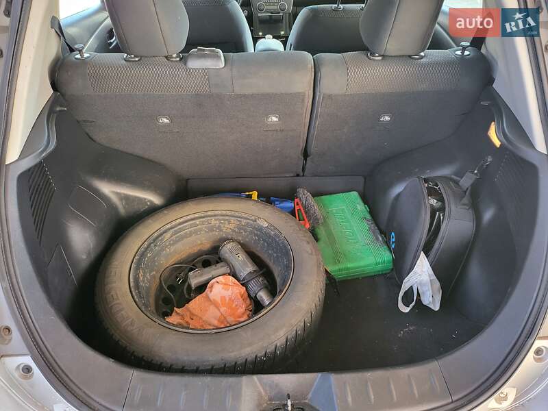 Хэтчбек Nissan Leaf 2013 в Киеве