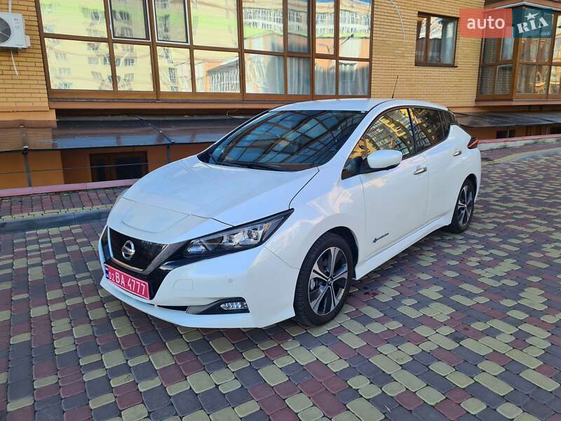 Хетчбек Nissan Leaf 2020 в 