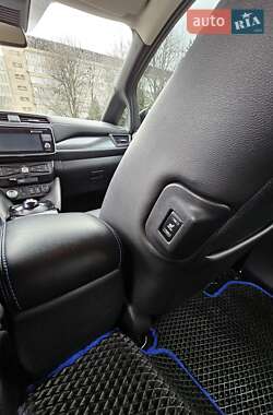 Хэтчбек Nissan Leaf 2018 в 