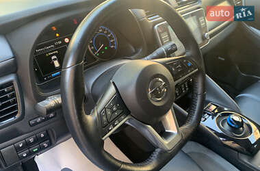 Хэтчбек Nissan Leaf 2019 в 