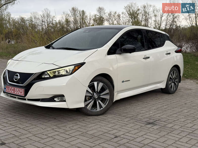 Хэтчбек Nissan Leaf 2019 в 