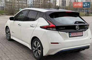 Хэтчбек Nissan Leaf 2019 в 