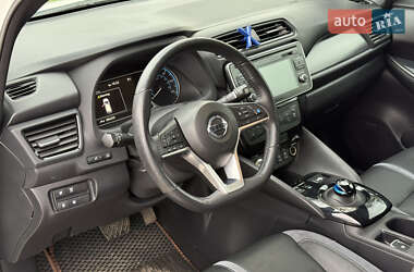Хэтчбек Nissan Leaf 2019 в 