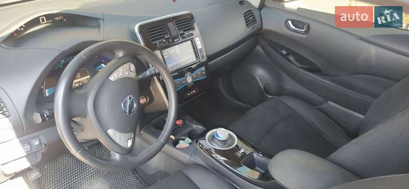Хэтчбек Nissan Leaf 2017 в Днепре