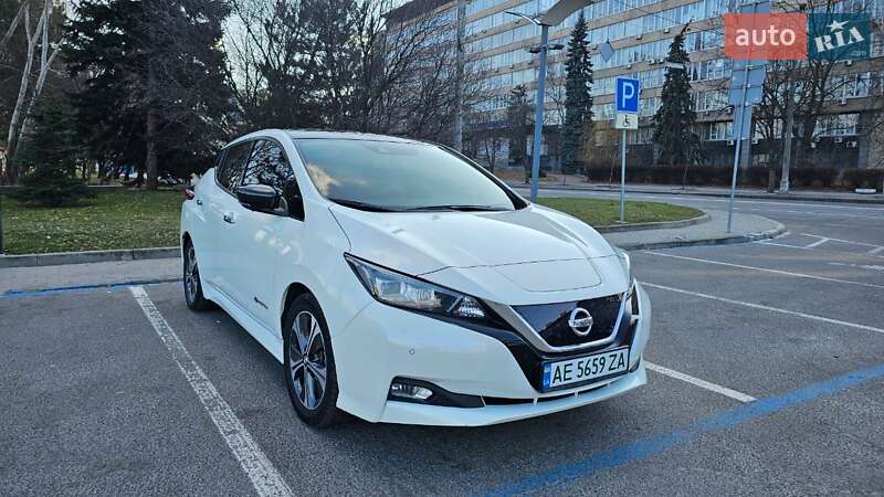 Хэтчбек Nissan Leaf 2018 в 