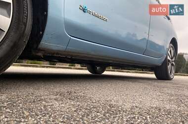 Хэтчбек Nissan Leaf 2014 в 