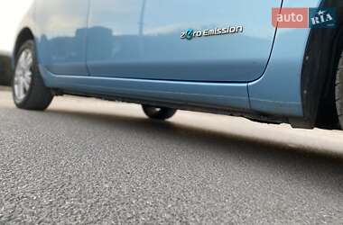 Хэтчбек Nissan Leaf 2014 в 