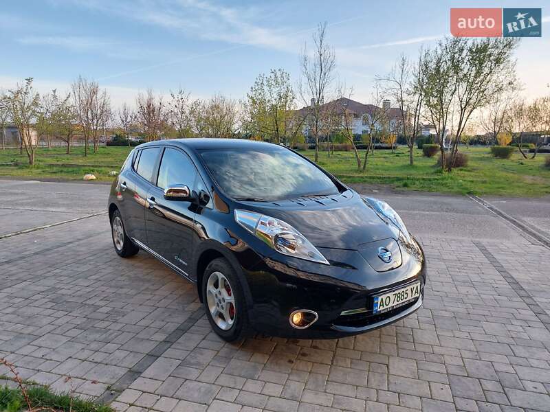 Хэтчбек Nissan Leaf 2013 в Ужгороде