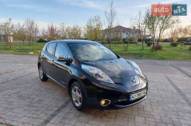 Хэтчбек Nissan Leaf 2013 в 