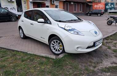Хэтчбек Nissan Leaf 2012 в 