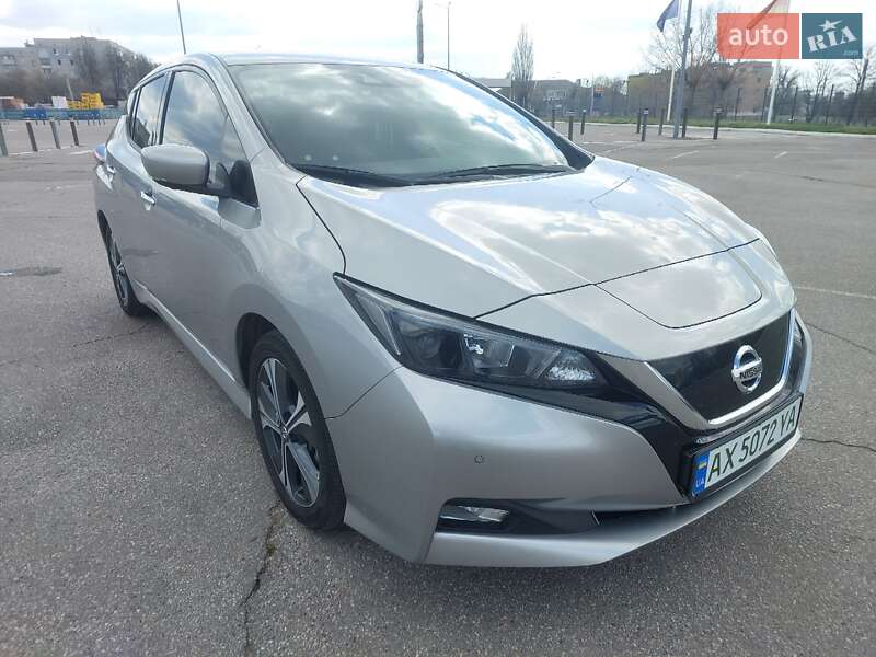 Хэтчбек Nissan Leaf 2021 в 