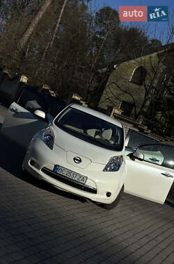 Хэтчбек Nissan Leaf 2012 в 