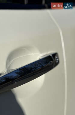 Хэтчбек Nissan Leaf 2012 в 