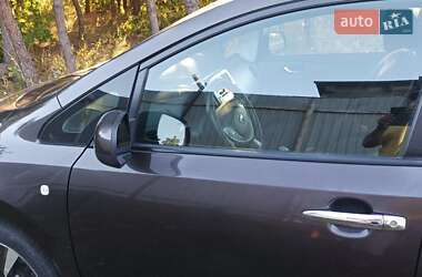Хэтчбек Nissan Leaf 2015 в 
