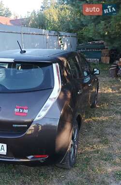 Хэтчбек Nissan Leaf 2015 в 