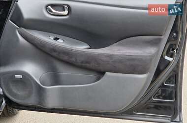 Хэтчбек Nissan Leaf 2013 в 