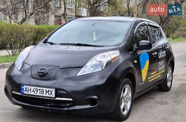 Хэтчбек Nissan Leaf 2013 в 