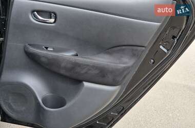 Хэтчбек Nissan Leaf 2013 в 
