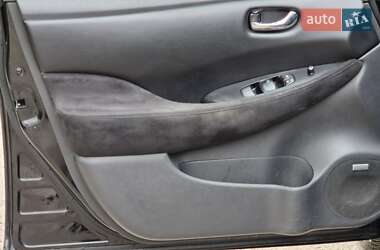 Хэтчбек Nissan Leaf 2013 в 