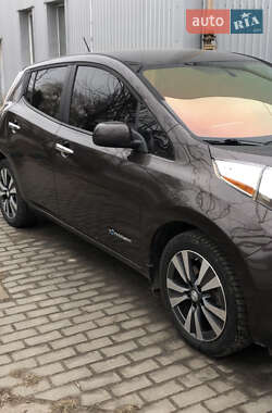 Хэтчбек Nissan Leaf 2015 в 