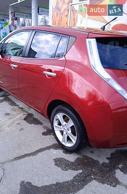Хетчбек Nissan Leaf 2011 в 