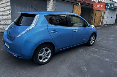 Хэтчбек Nissan Leaf 2012 в 