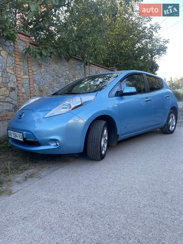 Хэтчбек Nissan Leaf 2014 в 
