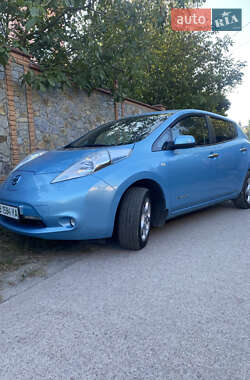Хэтчбек Nissan Leaf 2014 в 