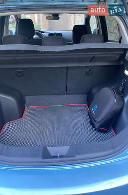 Хэтчбек Nissan Leaf 2014 в 