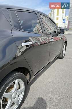 Хэтчбек Nissan Leaf 2014 в 