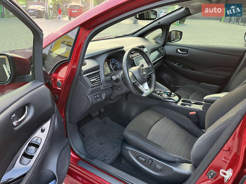 Хэтчбек Nissan Leaf 2018 в Кропивницком