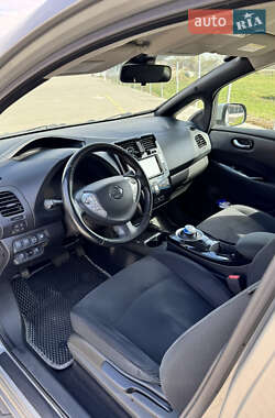 Хэтчбек Nissan Leaf 2014 в 