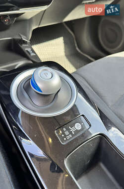 Хэтчбек Nissan Leaf 2014 в 